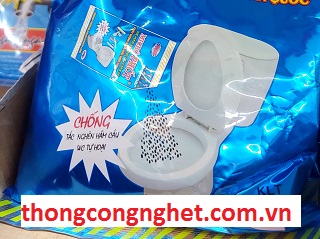 cách thông tắc bồn cầu bằng nước nóng